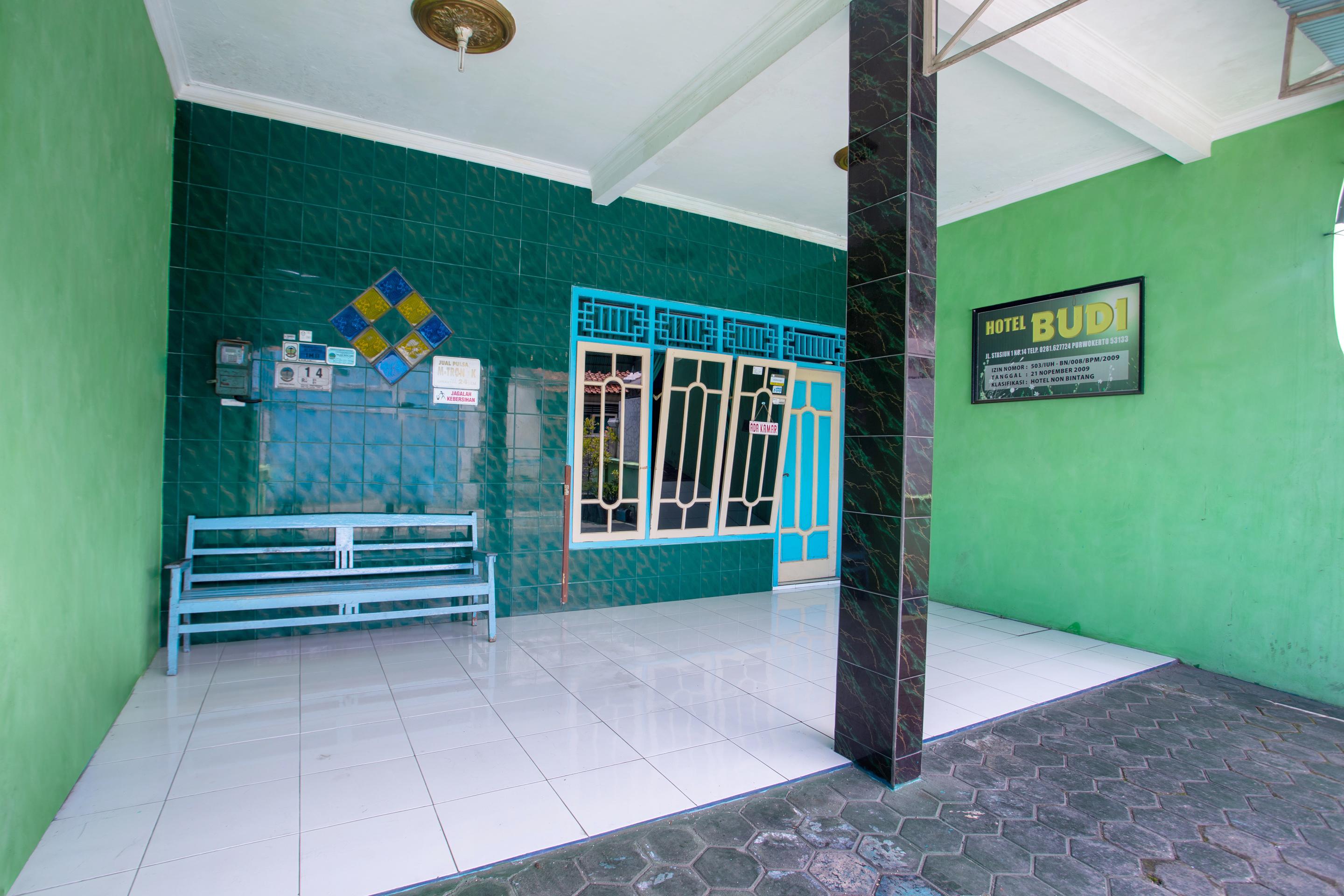 Spot On 2871 Hotel Budi Пурвокерто Екстериор снимка